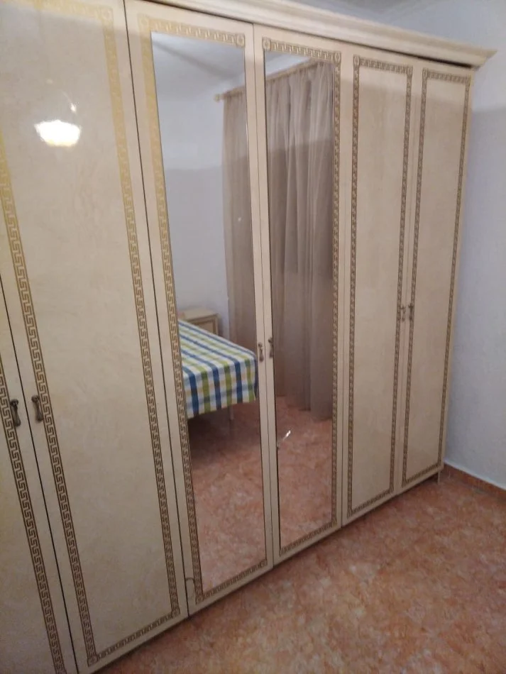 Tirane, jepet me qera apartament 3+1 Kati 2, 100 m² 500 € (rruga Karl Gega)