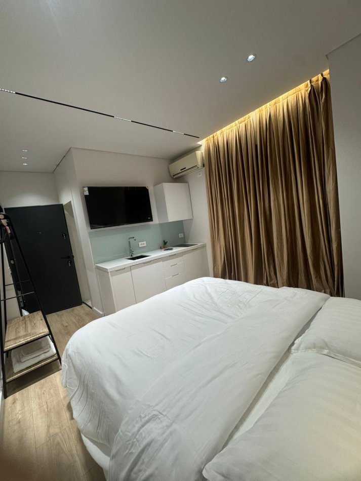 Tirane, jepet me qera garsonier 1+1 Kati 2, 100 m² 1.500 € (9-Kateshet)