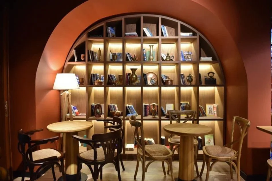 Tirane, jepet me qera ambjent biznesi Kati 0, 175 m² 2.000 € (Ish Ekspozita)