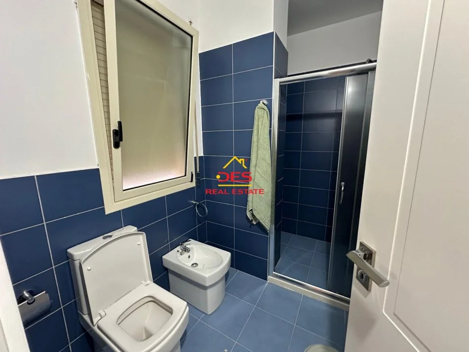 Vlore, jepet me qera apartament 2+1+Ballkon Kati 5, 120 m² 400 € (Rruga Misto Mele)