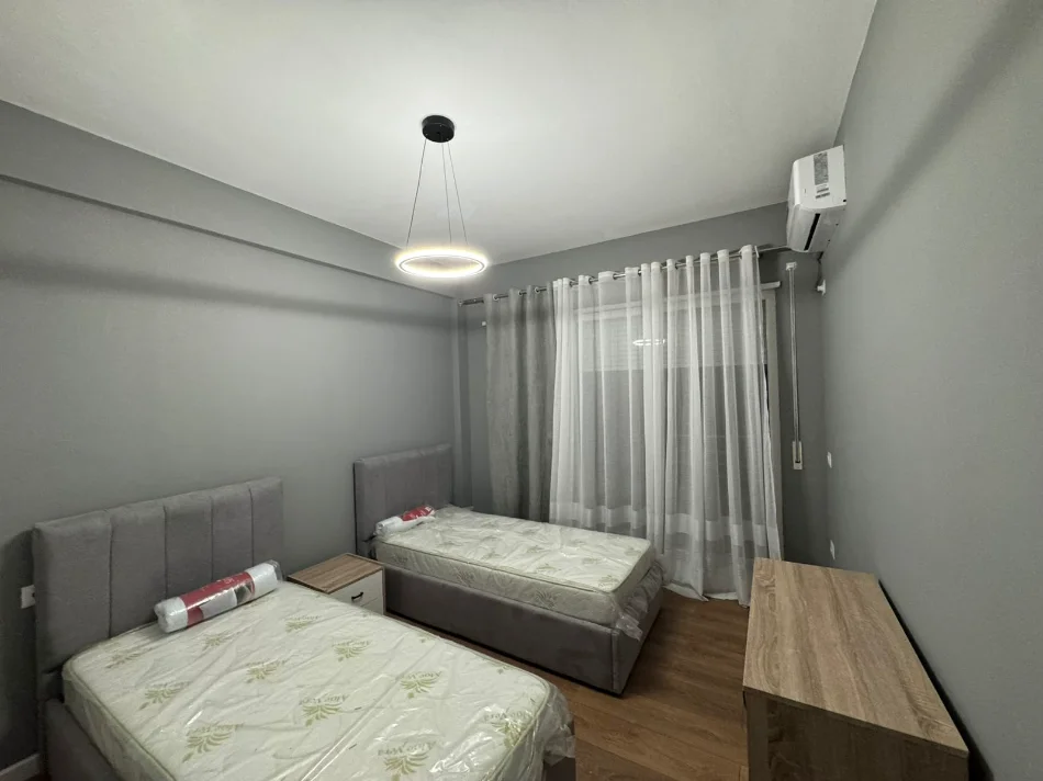 Qera, Apartament 2+1+Post Parking , Kopshti Botanik , Tiranë - 1200€ | 75 m²