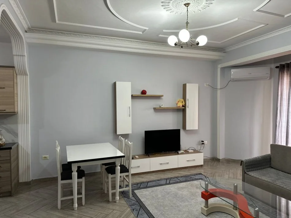 Tirane, jepet me qera apartament 1+1+Ballkon Kati 9, 60 m² 500 € (Teodor keko)