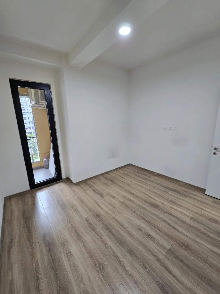 Tirane, jepet me qera zyre Kati 4, 95 m² 1.100 € (Square 21)