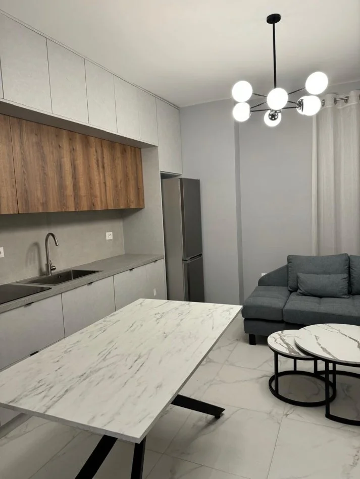 Tirane, jepet me qera apartament 2+1 Kati 9, 80 m² 750 € (Trio tower)