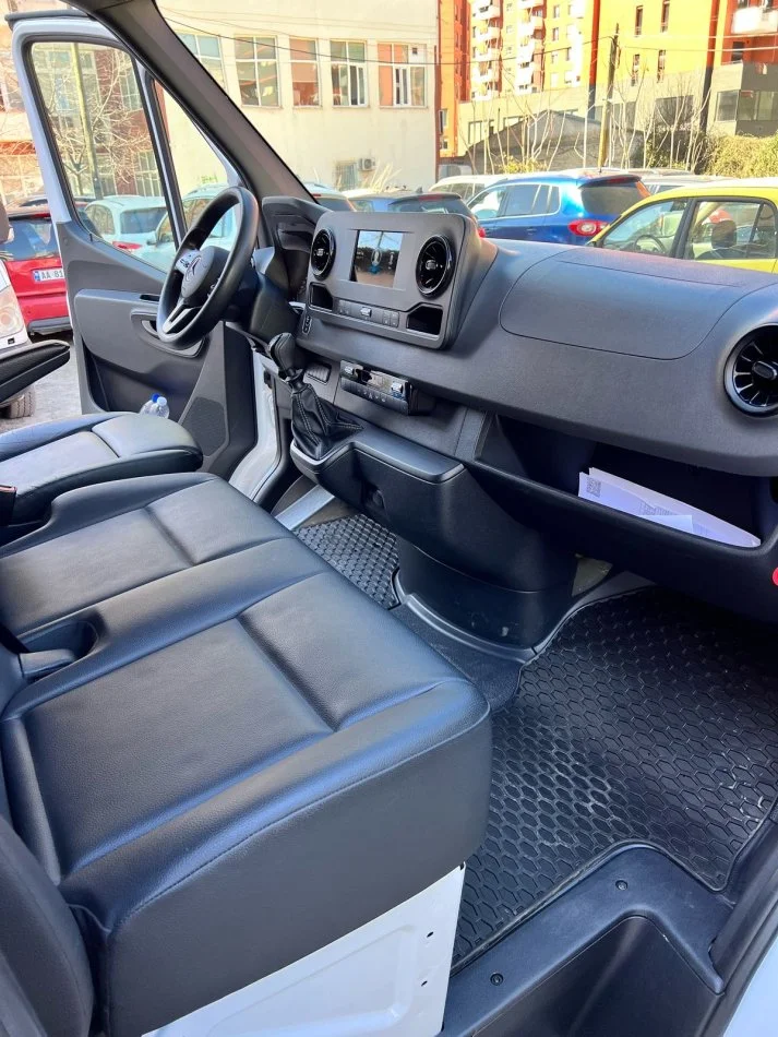 Tirane, shitet Furgon Mercedes Benz Fugon Sprinter Nafte, e bardhë automatik Klima 95.000 km 31.900 €