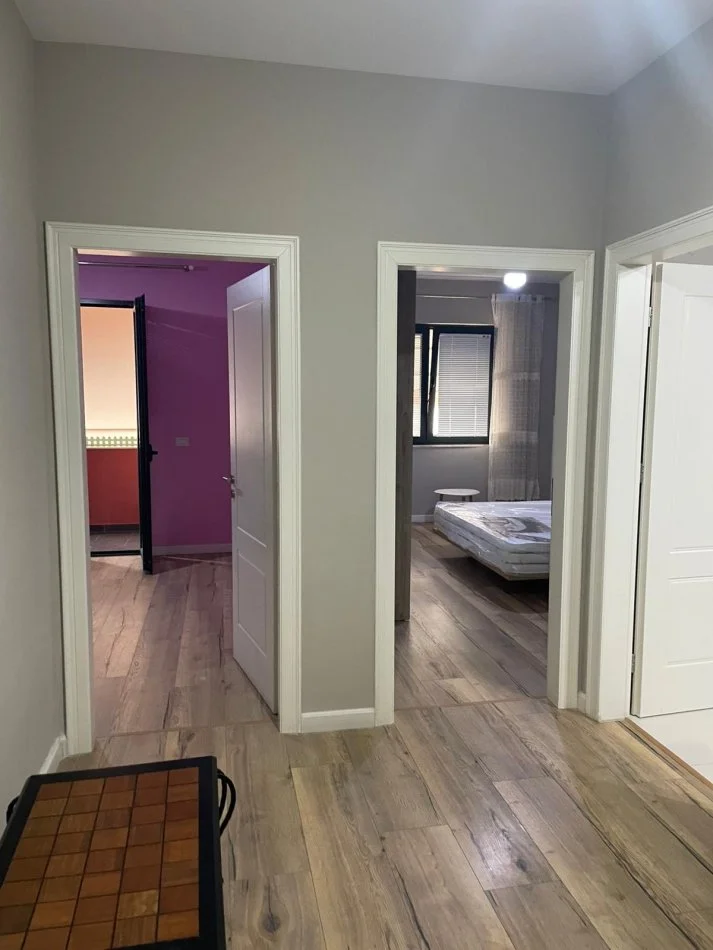 Tirane, jepet me qera apartament 2+1 Kati 3, 100 m² 600 € (Yzberisht)