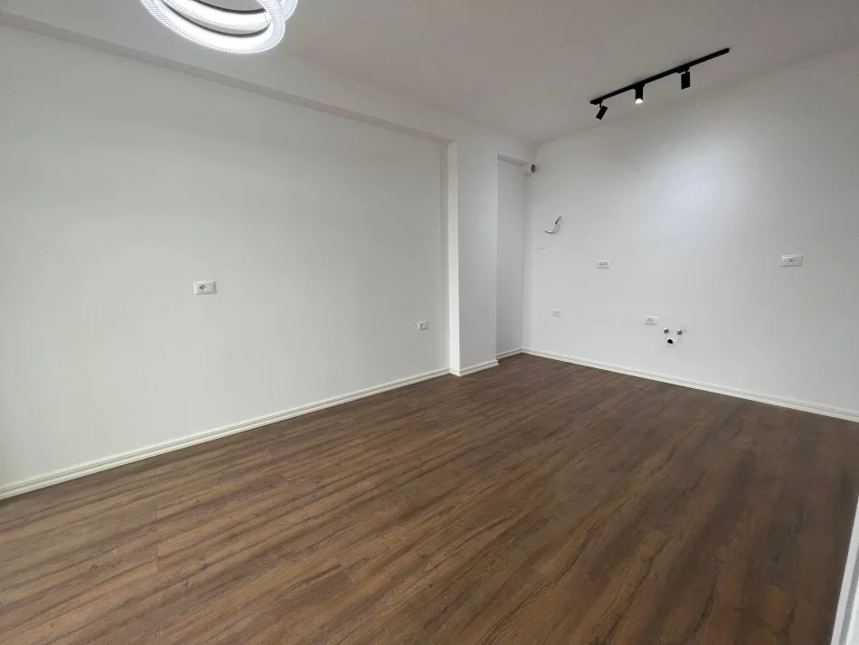 Tirane, shes apartament 1+1+Aneks+Ballkon Kati 4, 63 m² 119.000 € (Kopshti Botanik)