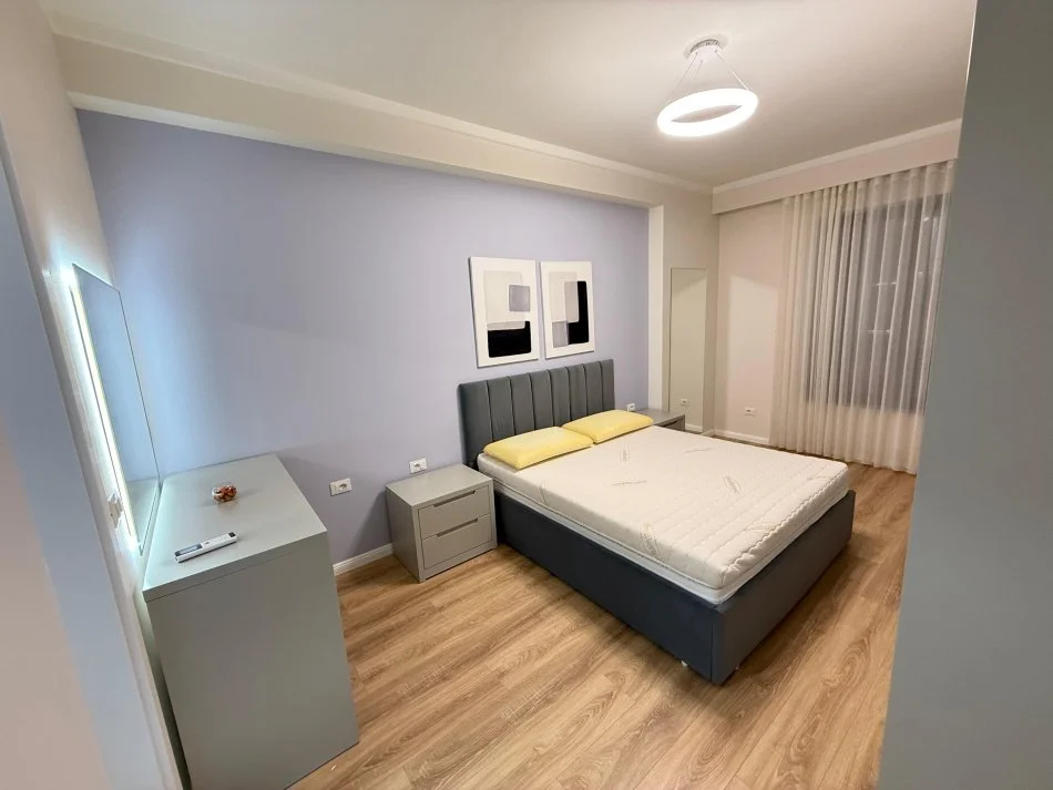 Tirane, jepet me qera apartament 2+1 Kati 4, 121 m² 700 € (Stacioni i trenit)