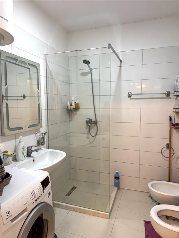 Tirane, jepet me qera apartament 1+1 Kati 3, 60 m² 550 € (Rruga ndre mjeda)