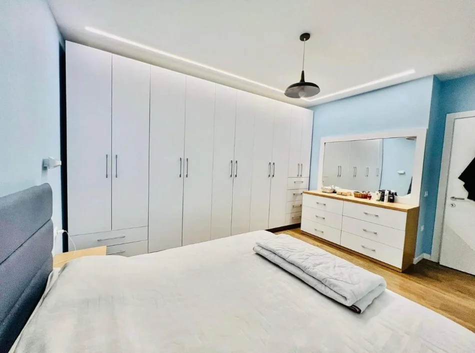 Tirane, shitet apartament 2+1 , 100 m² 198.000 € (Qendra Kristal)