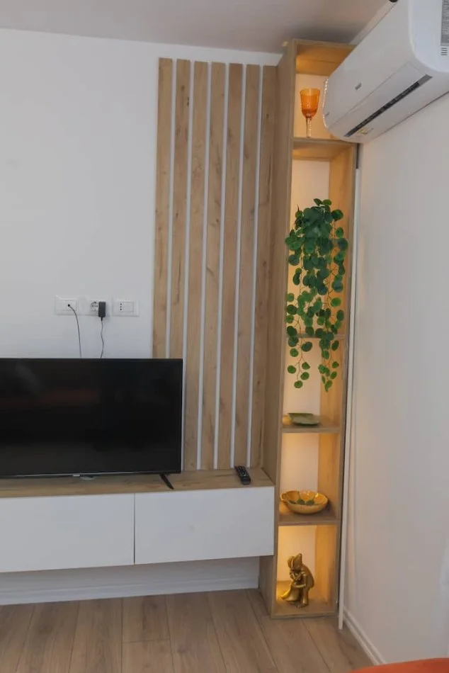 Tirane, jepet me qera apartament 1+1+Ballkon Kati 5, 60 m² 580 € (Rruga e Dibres)