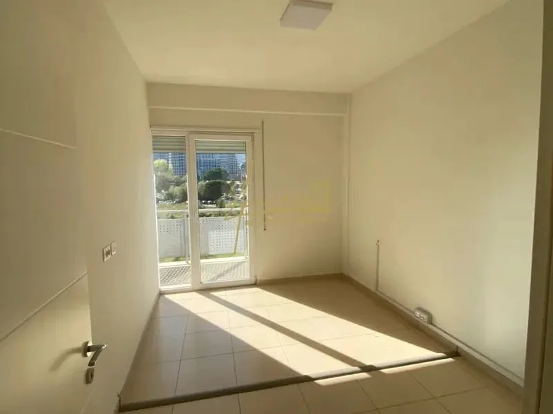 Tirane, jepet me qera zyre Kati 2, 72 m² 800 € (rruga e kosovareve)