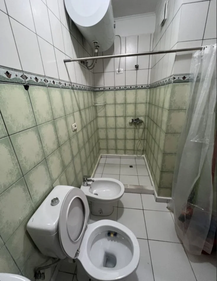Tirane, jepet me qera apartament 2+1+Ballkon Kati 4, 600 € 