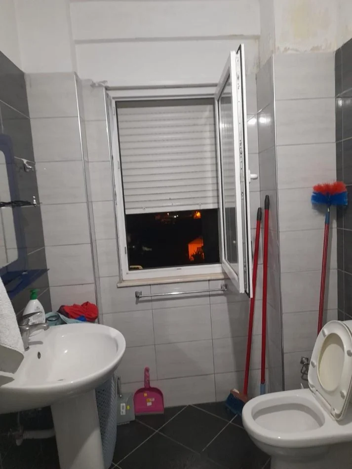 Tirane, jepet me qera apartament 1+1 Kati 5, 78 m² 300 € (Teodor Keko)