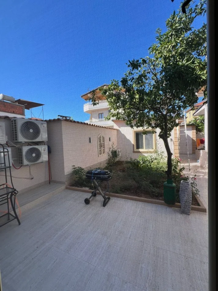 jepet me qera Vile Kati 2, 150 m² 2.000 € (Xhamlliku)