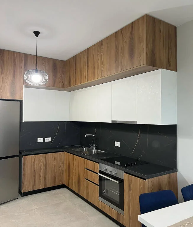 Tirane, jepet me qera apartament 1+1+parkim Kati 7, 70 m² 550 € (YZBERISHT GRAND GALLERY)