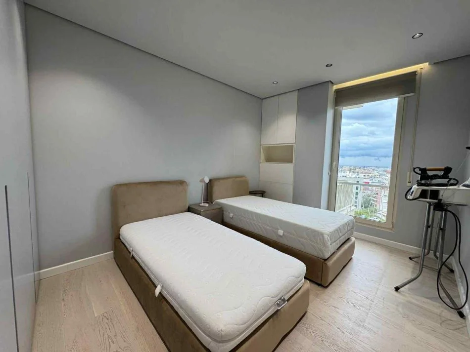 Tirane, jepet me qera apartament 2+1+Ballkon Kati 3, 100 m² 950 € (RRUGA PETI LIQENI I THATE)