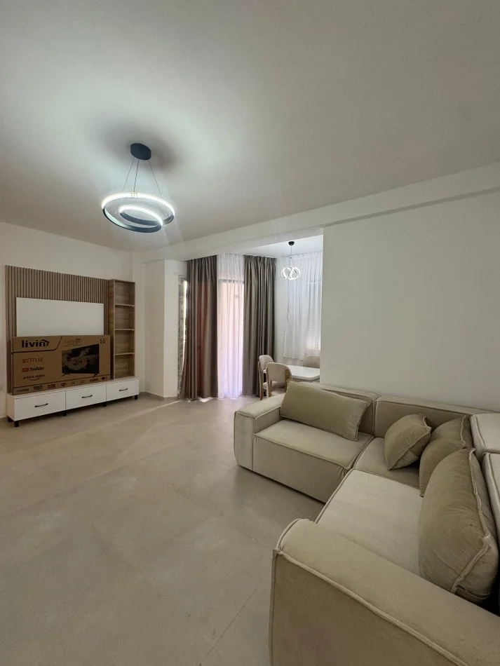 Tirane, jepet me qera 2+1 Kati 4, 89 m² 600 € 