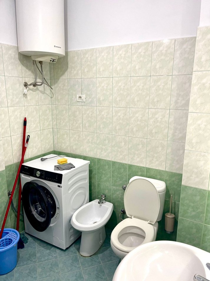Tirane, jepet me qera apartament 1+1 Kati 7, 85 m² 550 € (Laprake / Rruga Gjergj Legisi)