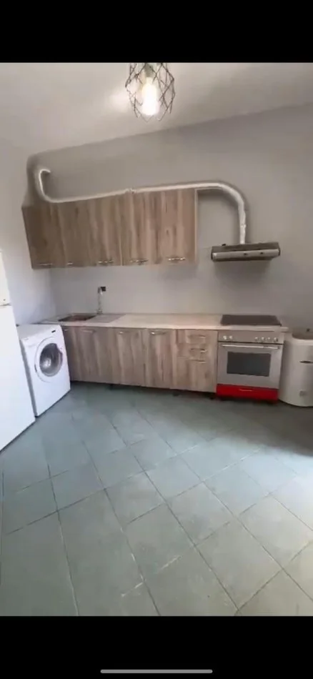 Tirane, jepet me qera shtepi 2+1 Kati 1, 70 m² 500 € (Laprak)