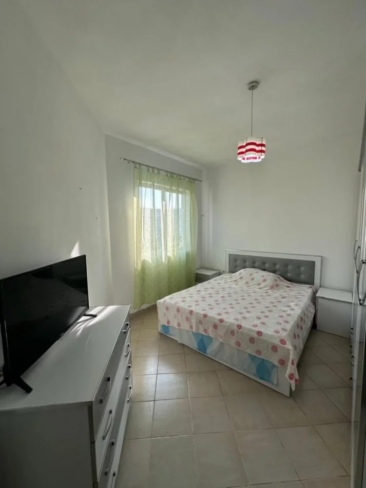 Tirane, jepet me qera apartament 1+1 Kati 4, 350 € (Prane rrethit te Astirit)