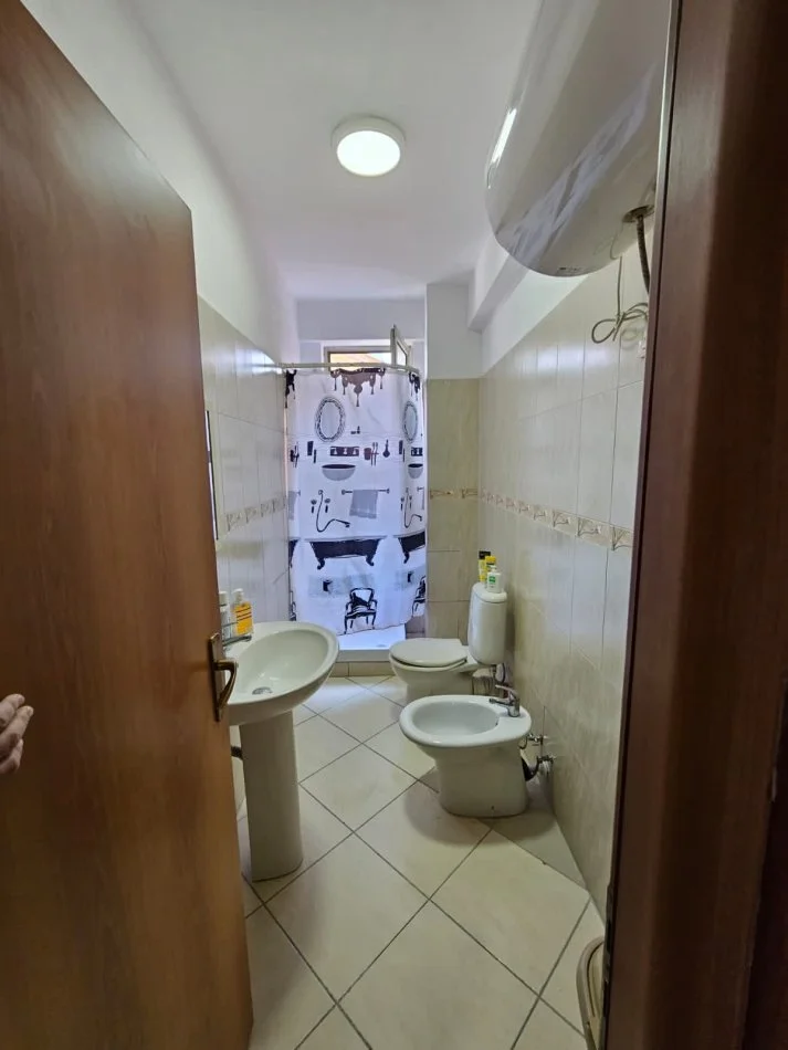 Tirane, jepet me qera apartament 2+1+Ballkon Kati 3, 90 m² 450 € (Rruga eduart mano)