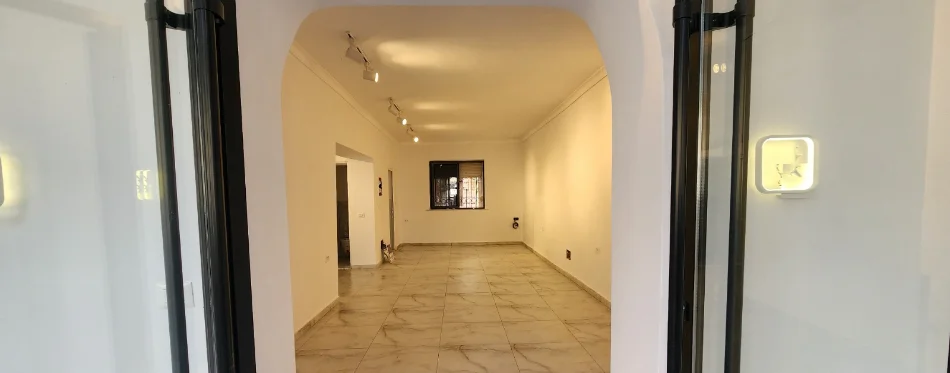 Shqiperi, jepet me qera dyqan Kati 0, 70 m² 1.500 € (Tek rruga Arkitekt Sinani - D825Z-18)