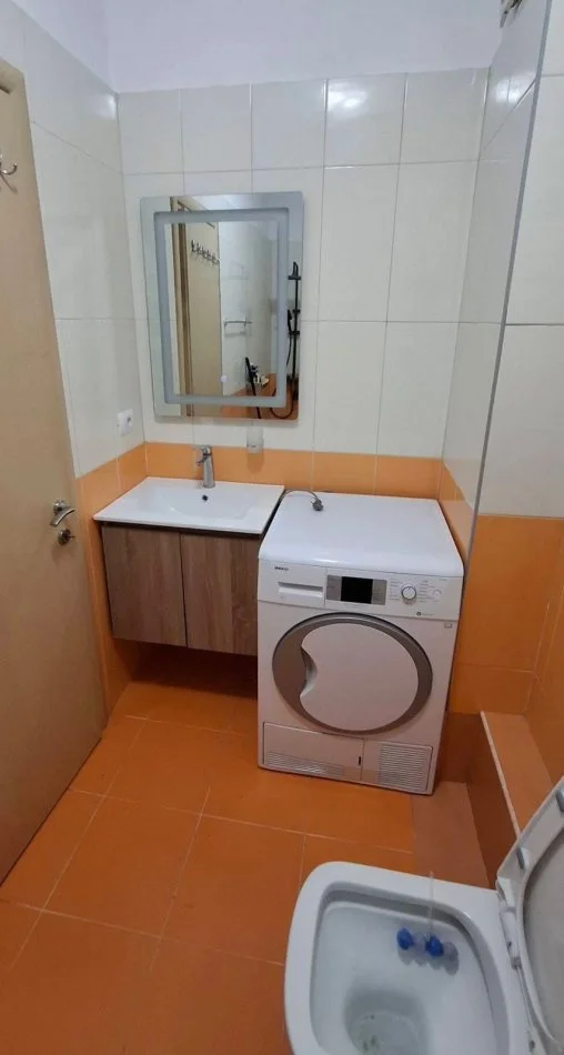 Tirane, jepet me qera apartament 1+1+Ballkon Kati 1, 64 m² 55,000 lekë (Kodra e Diellit (Eleonora))