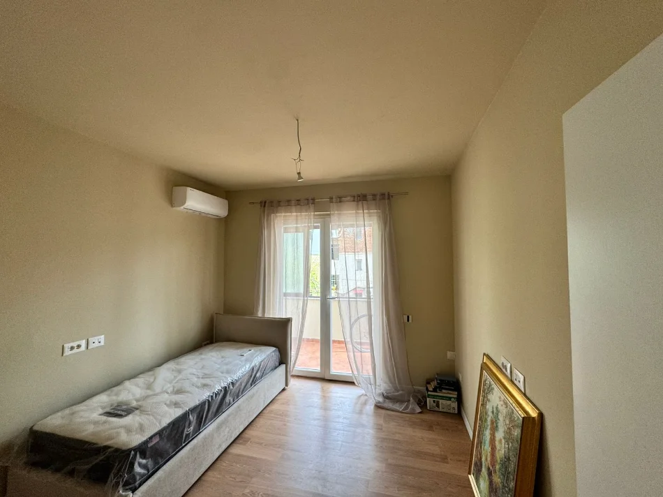 Tirane, jepet me qera apartament 2+1 Kati 2, 100 m² 1.100 € (Rruga e Durresit)
