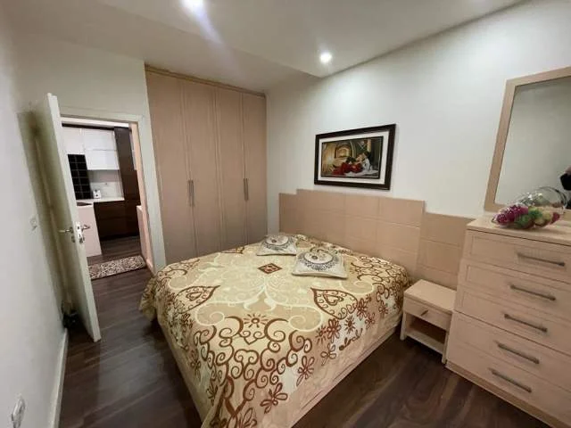 Tirane, jepet me qera apartament 3+1+BLK Kati 2, 90 m² 800 Euro (Rruga e Kavajes)