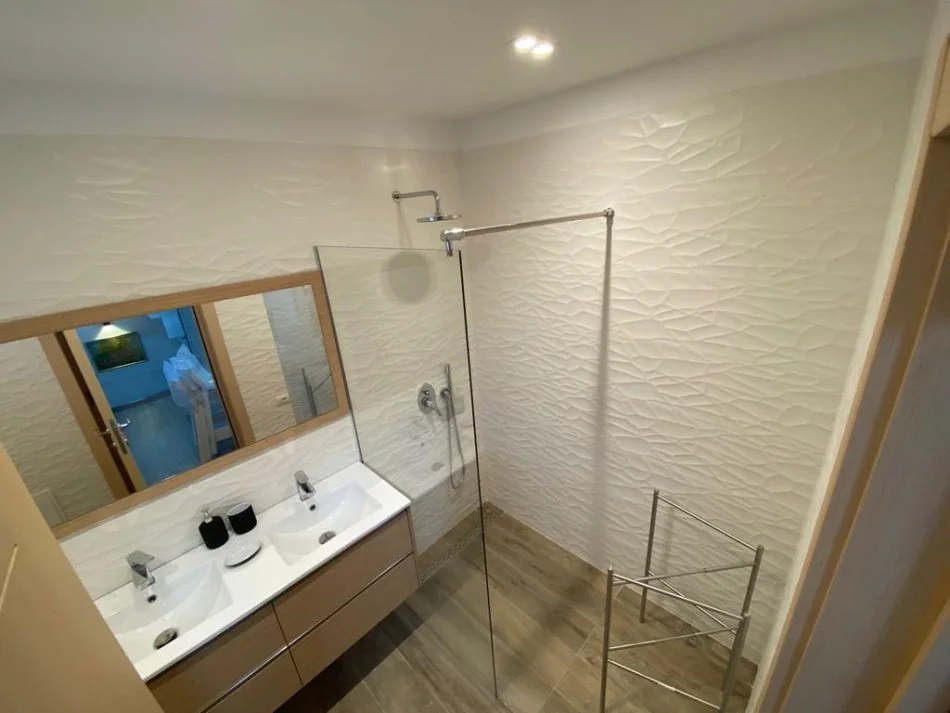 Tirane, jepet me qera apartament 3+1+Ballkon , 202 m² 2.000 € (Olive Grove Residence Mullet)