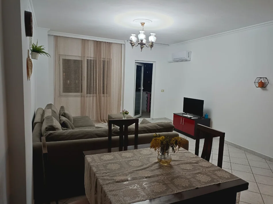 Tirane, jepet me qera apartament 1+1 Kati 5, 67 m² 450 € (Ish Dogana)