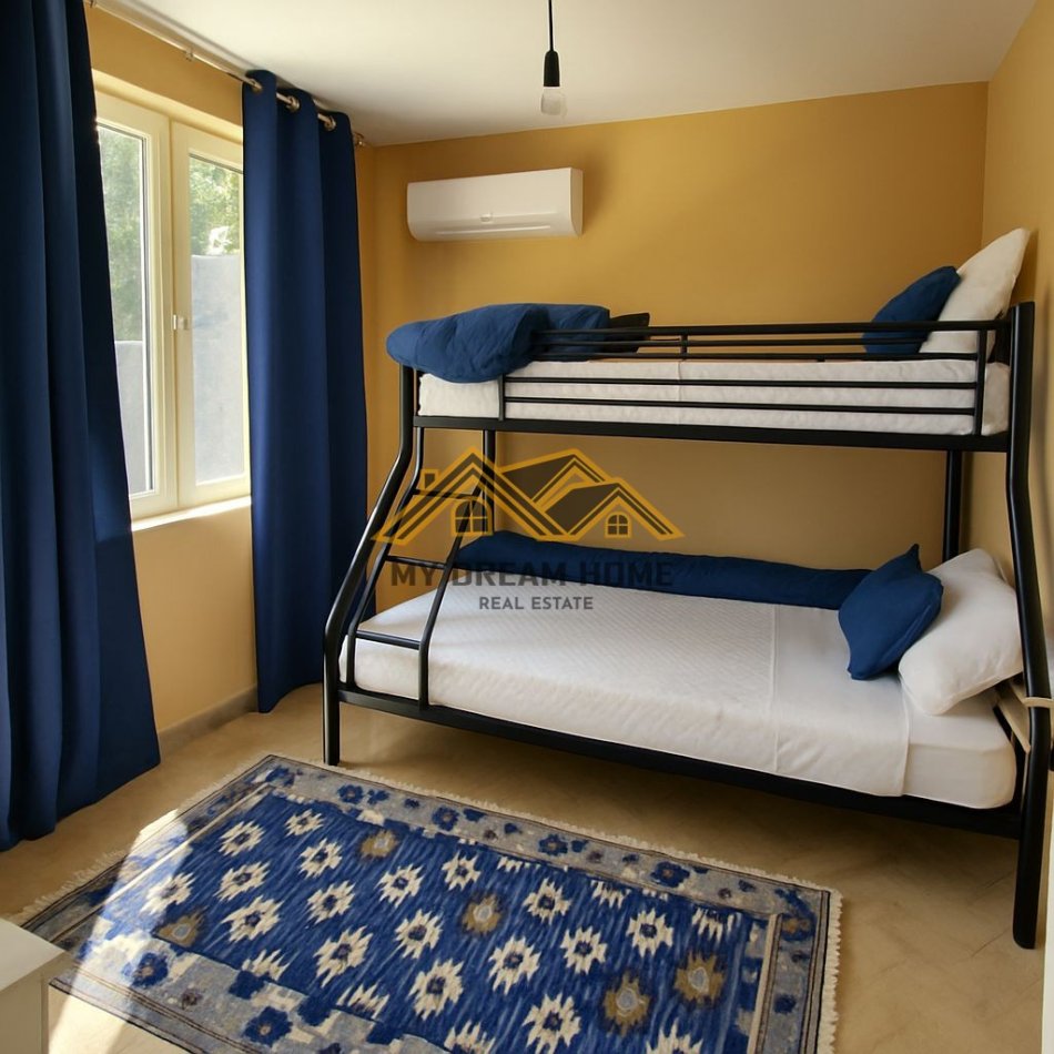 Durres, jepet me qera Vile , 400 m² 250 € 