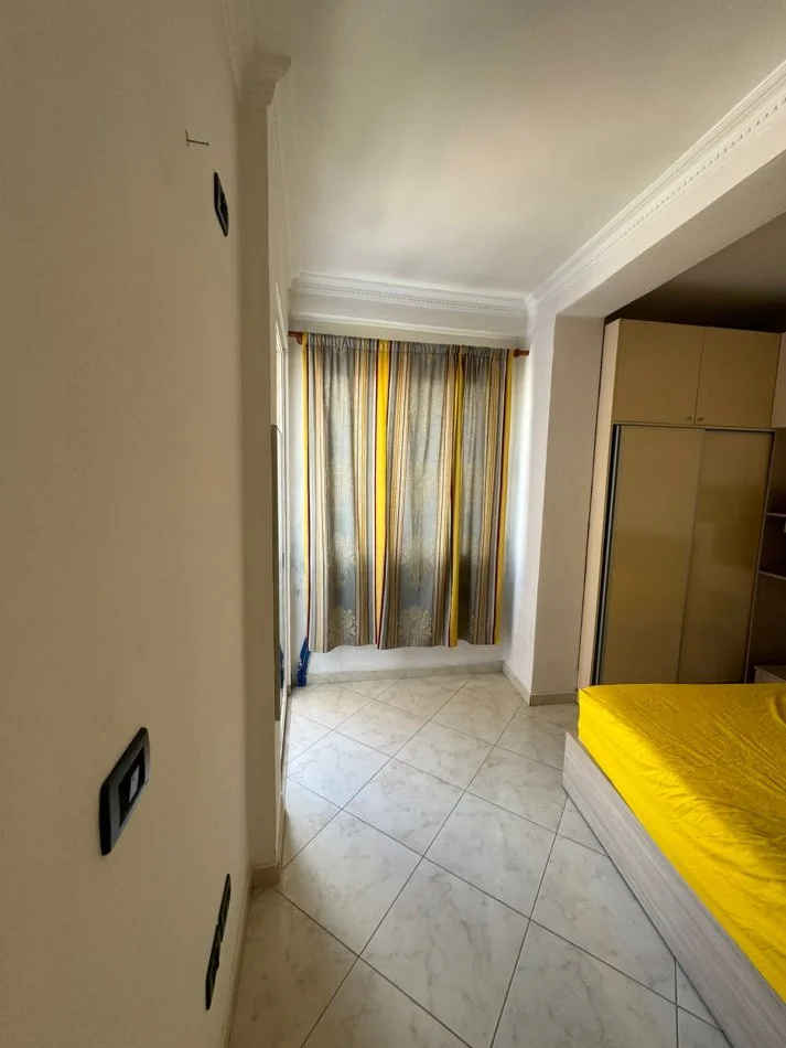 Tirane, jepet me qera apartament 1+1+Ballkon Kati 7, 60 m² 380 € (rruga Loni Ligori)