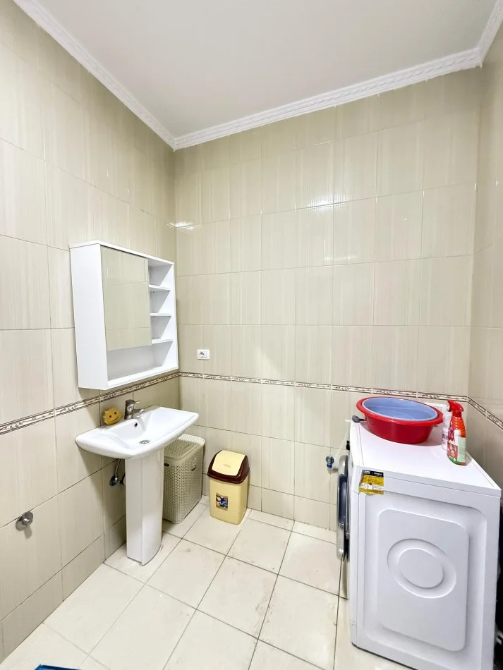 Tirane, jepet me qera apartament 2+1+Ballkon Kati 1, 100 m² 600 € (rruga Don Bosko)