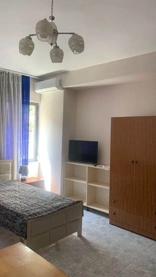 Tirane, jepet me qera apartament 1+1 Kati 0, 40 m² 350 € 