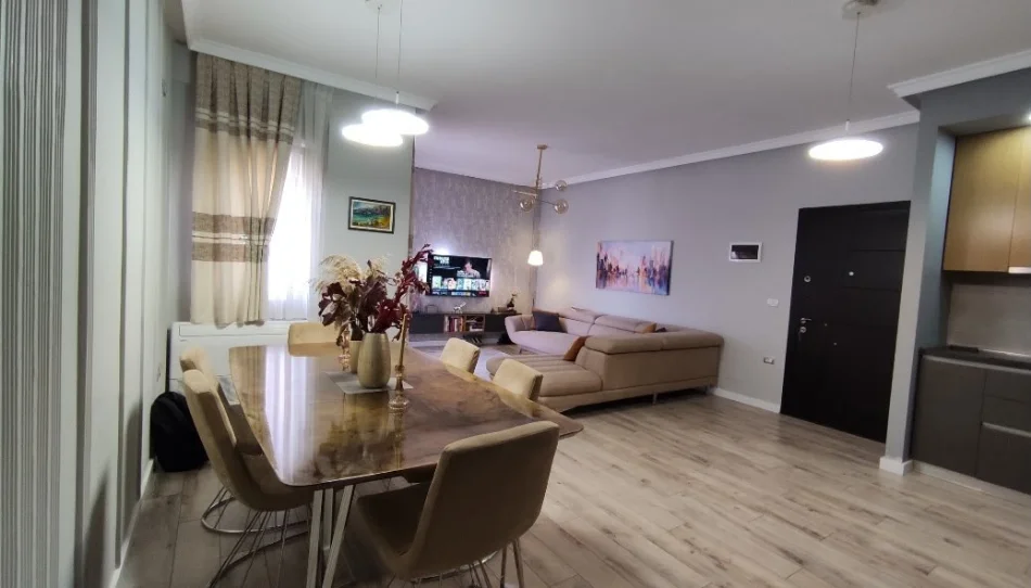 Tirane, jepet me qera apartament 2+1 Kati 1, 90 m² 620 € (Selite)