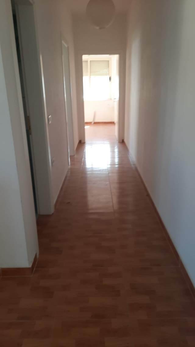 Tirane, jepet me qera apartament 2+1+BLK Kati 3, 100 m² 300 Euro (Fresk)