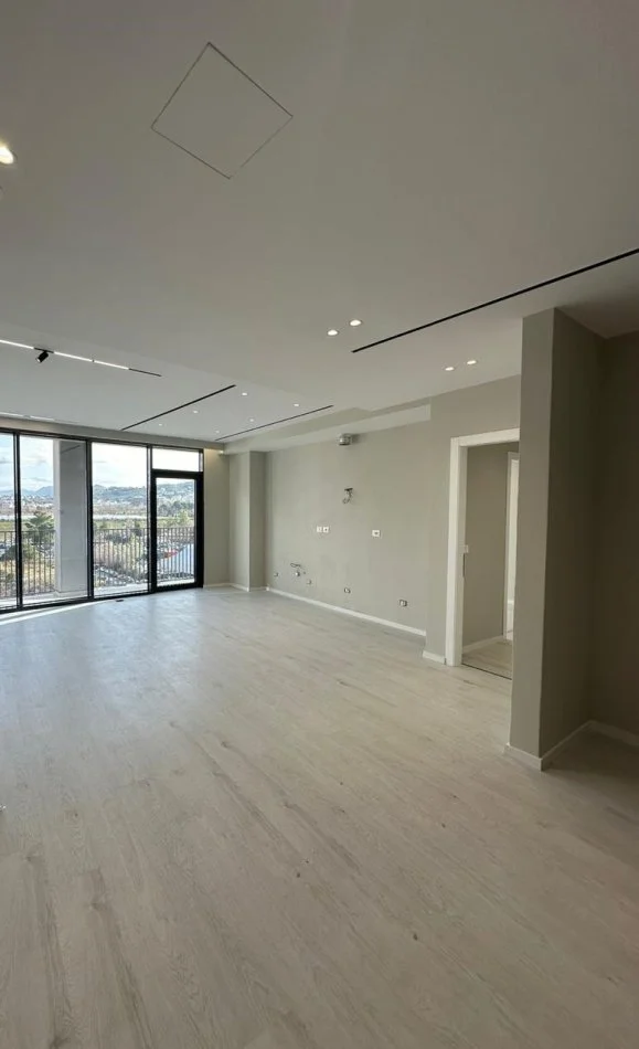 Tirane, jepet me qera ambjent biznesi Kati 6, 125 m² 1.300 € (Lake View Residence)