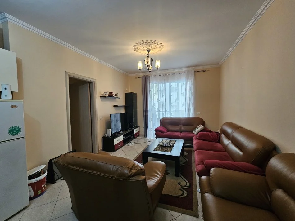 Tirane, jepet me qera apartament 2+1+Ballkon Kati 2, 100 m² 450 € (Yzberisht, Nela 3)