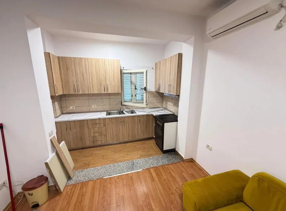 Tirane, jepet me qera apartament 2+1 Kati 2, 85 m² 500 € (Rruga kongresi i lushnjes)