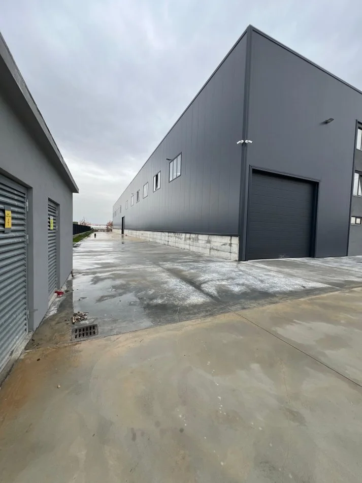 Tirane, jepet me qera ambjent biznesi Kati 0, 4.000 m² 20.000 € (Autostrade Tirane Durres)