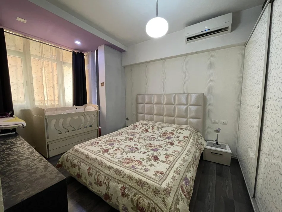Tirane, jepet me qera apartament 2+1+Ballkon Kati 5, 110 m² 550 € (Astir)