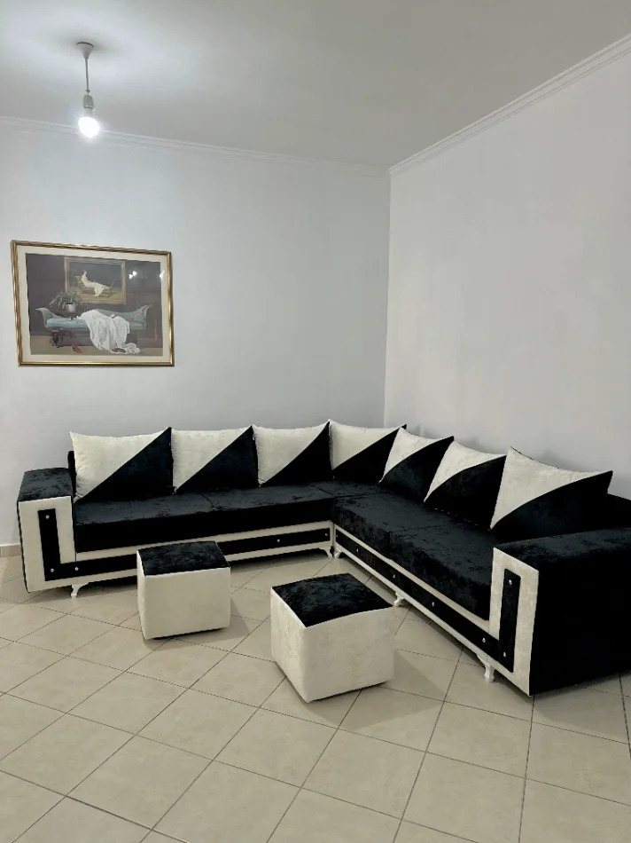 Tirane, jepet me qera apartament 2+1 Kati 2, 75 m² 500 € (Përballë Restorant Freskut)