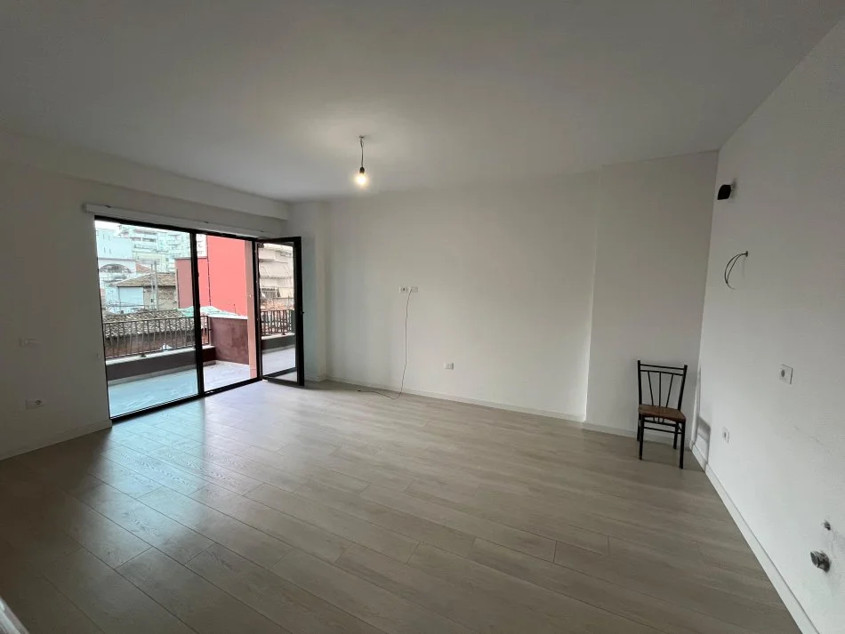 Tirane, jepet me qera apartament 2+1+Aneks+Ballkon Kati 1, 100 m² 750 € (Myslym Shyri)
