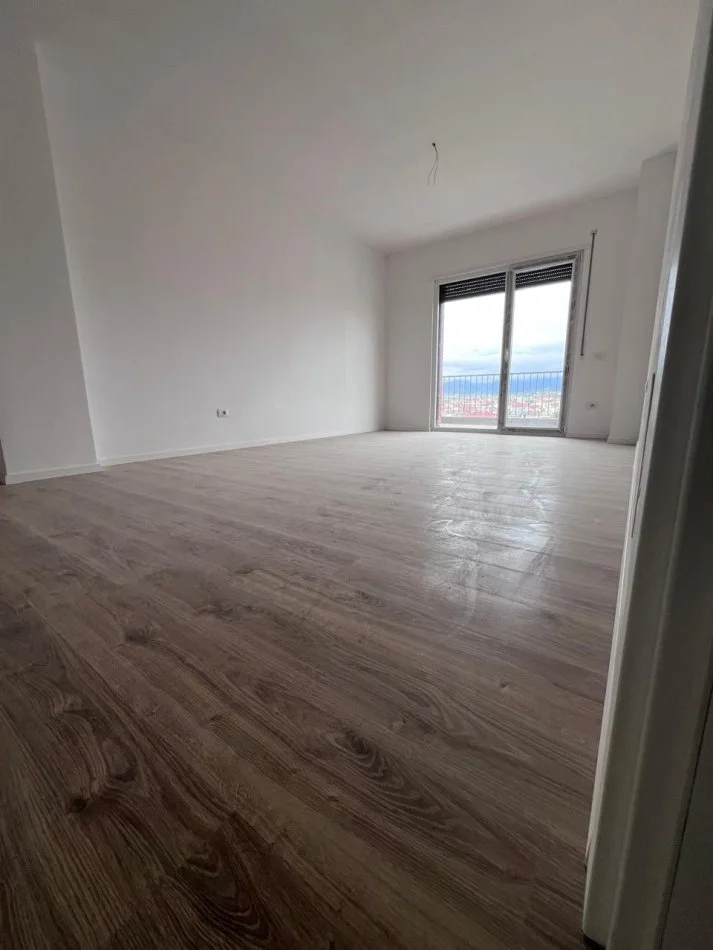 Tirane, shitet apartament 2+1+Ballkon Kati 6, 110 m² 99.000 € (Kamez)