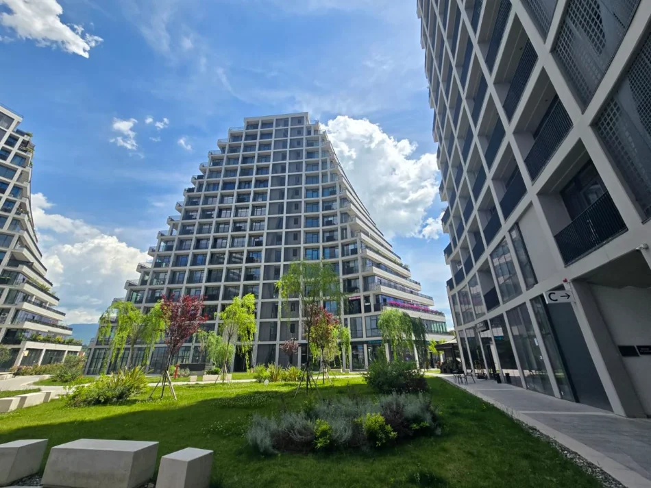 Tirane, shitet apartament 3+1 , 166 m² 