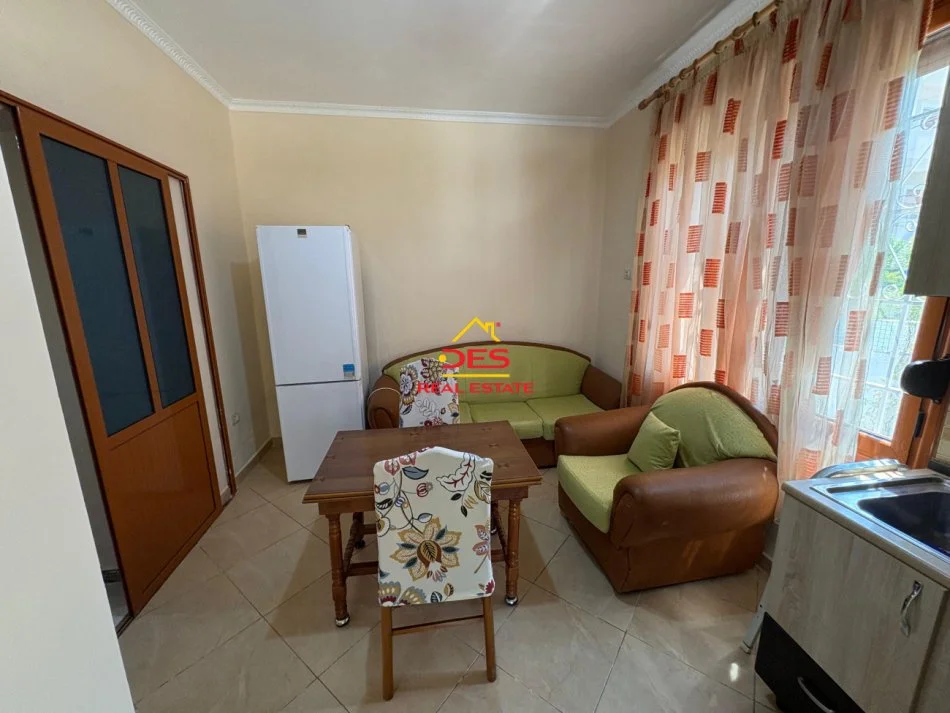Vlore, jepet me qera shtepi 1+1+Ballkon Kati 0, 70 m² 200 € (Rruga Hysen Begasi)