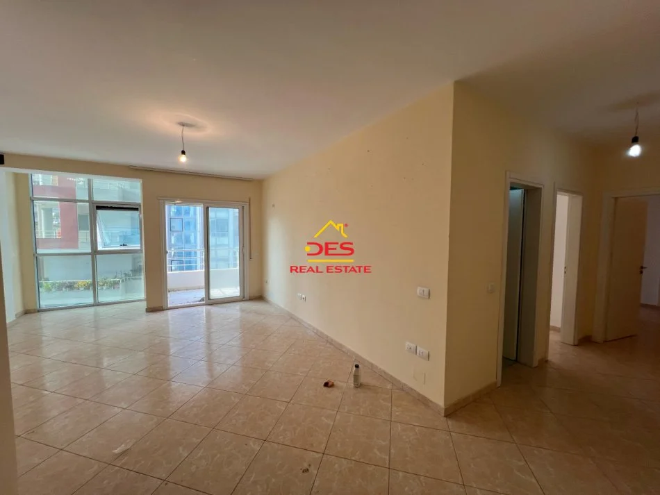 Vlore, shitet apartament 2+1+Ballkon Kati 4, 98 m² 117.600 € (Rruga Jeronim de Rada ,Vlorë)