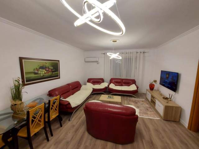 Tirane, jepet me qera apartament 2+1 Kati 4, 80 m² 600 Euro (Rruga Haxhi Dalliu)